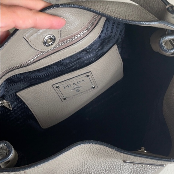 Prada bag - Picture 7 of 9